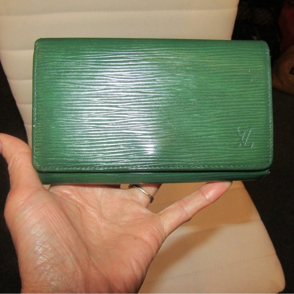 Louis Vuitton Epi Green Leather Medium Wallet - EUC